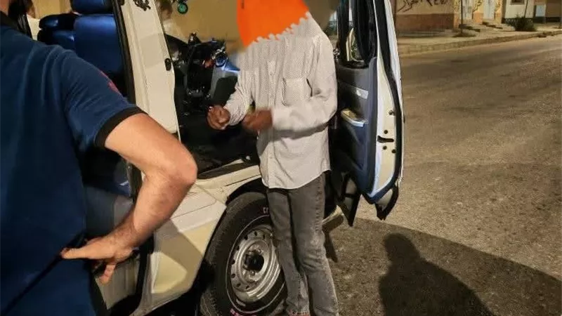 بلطجة سائق ميكروباص على راكب  تعدى عليه و زملائه بالضرب بمدينة أكتوبر