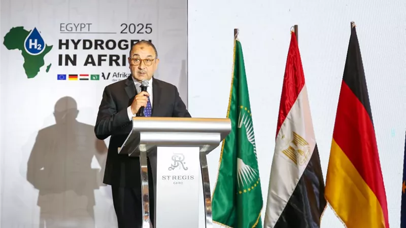 وزير قطاع الأعمال: الهيدروجين الأخضر  وقود المستقبل ومصر تمتلك مقومات الريادة 