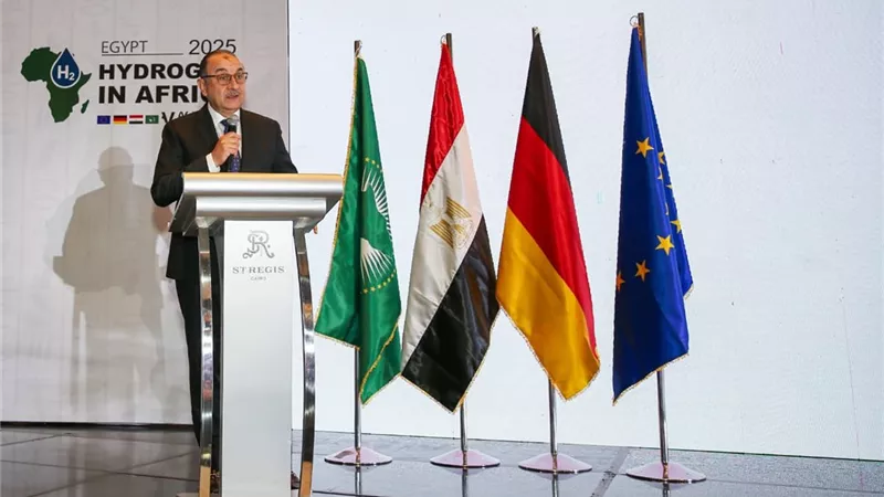 وزير قطاع الأعمال العام يفتتح المؤتمر الدولي الثالث للهيدروجين في أفريقيا
