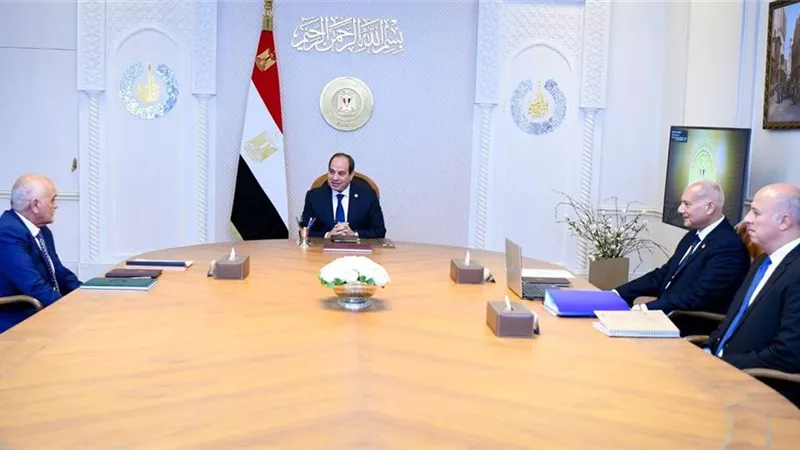 الرئيس السيسي يجتمع  مع رئيس مجلس إدارة صندوق تكريم الشهداء 