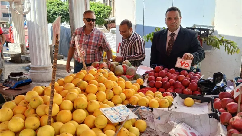 جولة وكيل وزارة التموين بالاسكندرية فى سوق اليوم الواحد بحى المنتزة أول