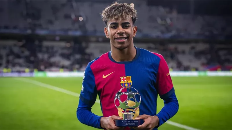  أليخاندرو بالدي : لامين يامال لاعب عظيم ما يقدمه لا يقدر بما يكفي