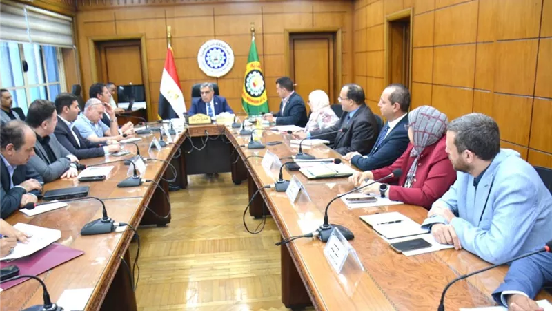 لإقامة مشروع استثماري خدمي.. محافظ الدقهلية يبحث استغلال أرض الإيواء بميت غمر