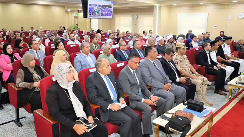 محافظ السويس يجتمع بالقيادات التنفيذية ويؤكد على العمل لخدمة المواطنبن