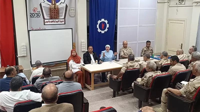 لتطوير الأداء.. اجتماع مدير تعليم السويس وقيادات قطاع مدارس التأسيس العسكري