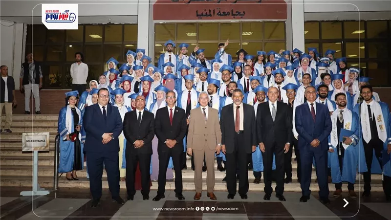 رئيس جامعة المنيا يشهد حفل تخرج الدفعة 23 من كلية طب الأسنان