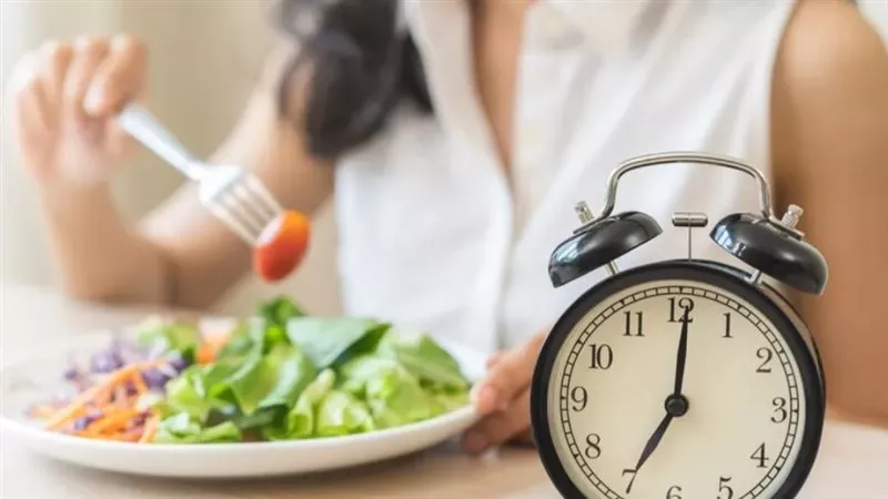 خبير تغذية يحذر: الصيام الطويل دون إشراف طبي يشكل خطرا على الصحة