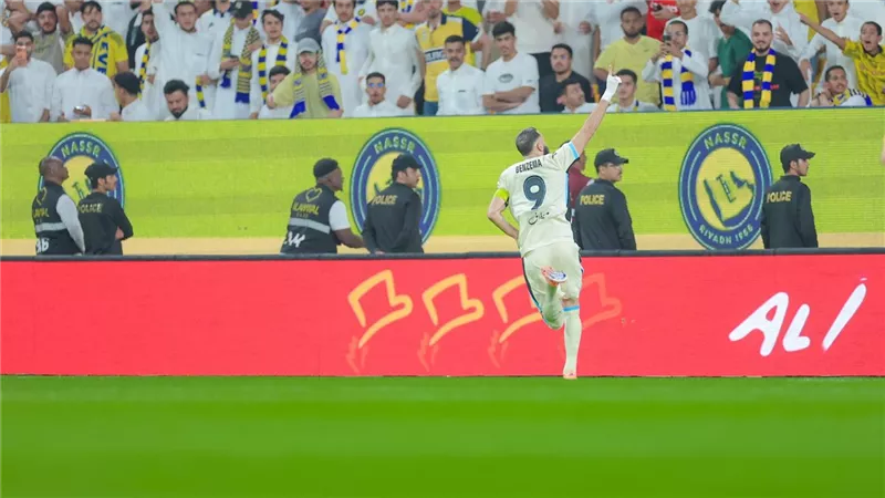 بـ10 لاعبين.. الاتحاد يُقصي النصر بهدفي بنزيما وعوار في كأس الملك السعودي