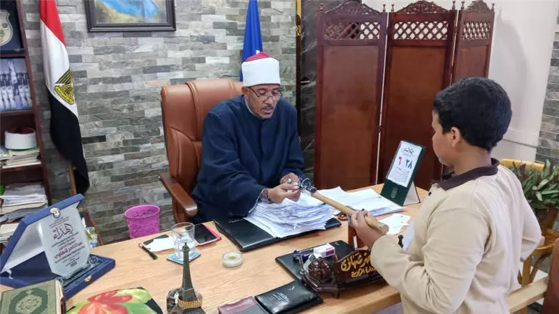 رئيس منطقة السويس الأزهرية يستقبل الطلاب المشاركين في مسابقة المخترع الصغير