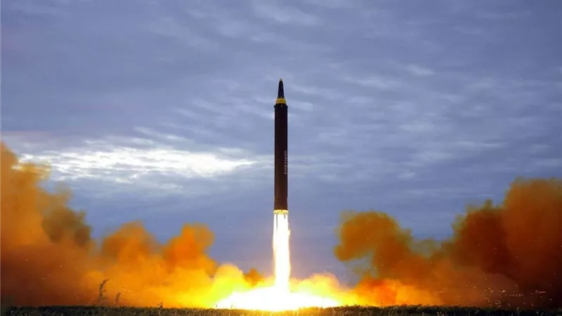 اختبار صاروخي لكوريا الشمالية قبيل زيارة ترامب لكوريا الجنوبية