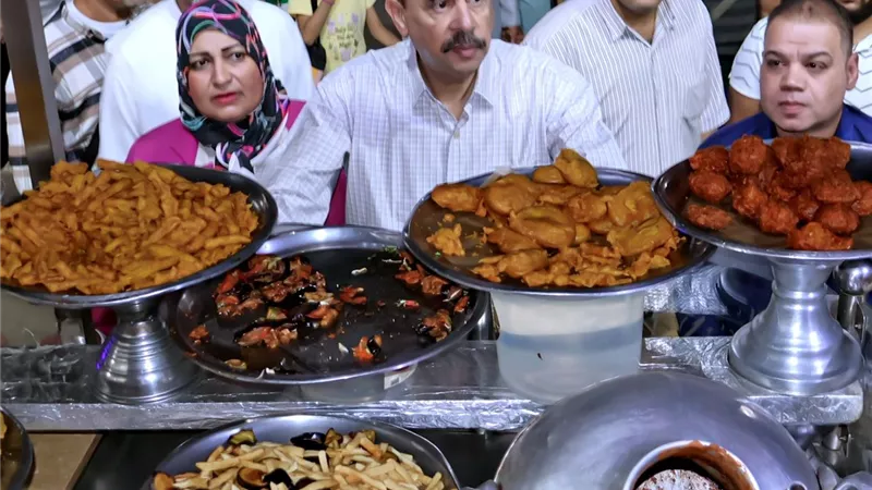 محافظ سوهاج يتفقد منطقتي المحطة والشهيد عبد المنعم رياض