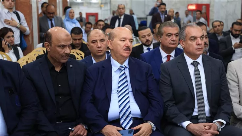 جمال الجارحي يتوسط المشاركين في انتخابات غرفةالصناعات المعدنية 