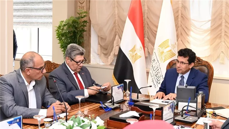 وزير الشباب والرياضة يجتمع مع شركاء الحملة القومية «شارك.. الكلمة كلمتك» 