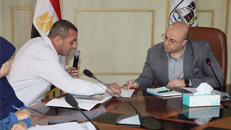 محافظ بنى سويف يكلف شركة المياه بحل مشكلة ضعف المياه