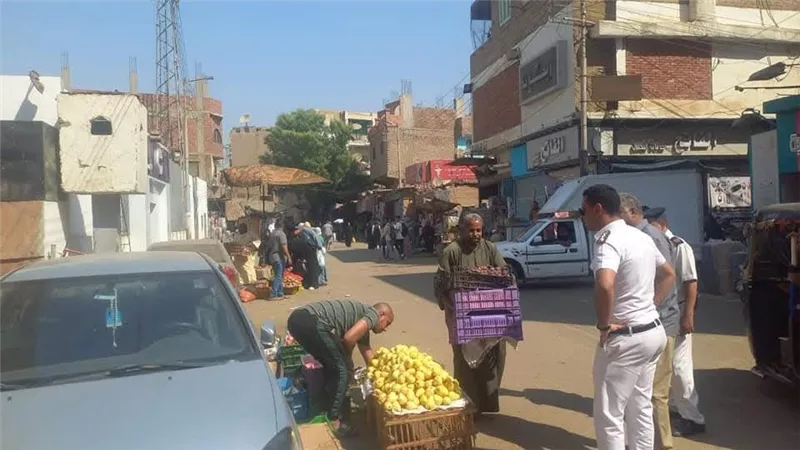 تحرير عدد 34 محضر إزالة إدارية في حملة لرفع الإشغالات بقنا |صور