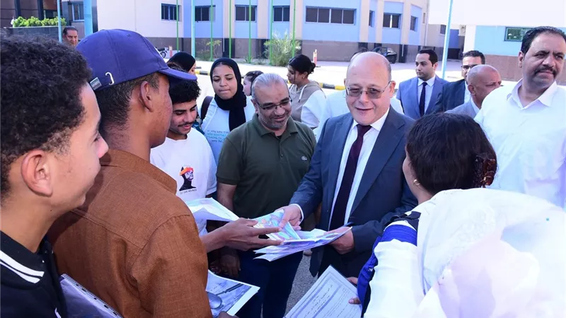 رئيس جامعة سوهاج يتفقد التدريبات العملية لطلاب الجغرافيا الطبيعية 