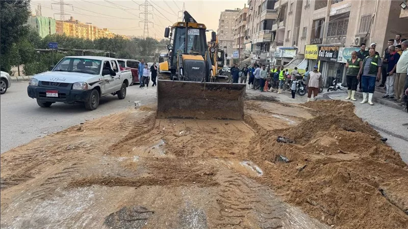 الجيزة: انتهاء أعمال إصلاح كسر بخط مياه قطر 800 مم بمنطقة الضغط حدائق الأهرام