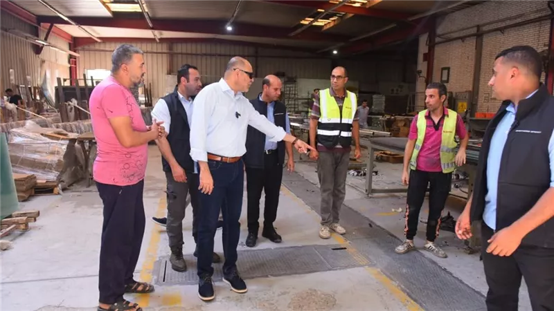 وزير العمل يقود حملة تفتيشية في المنطقة الصناعية بالعاشر من رمضان 