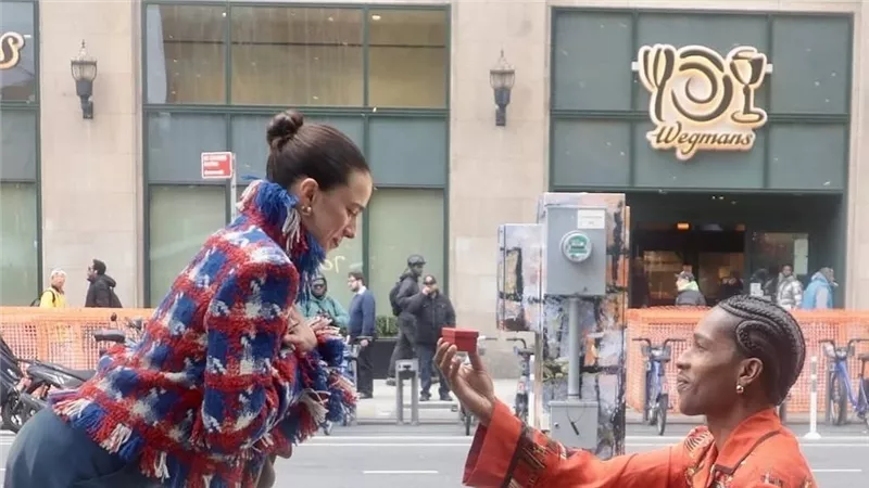 دعاية لشانيل.. A$AP Rocky و Margaret Qualley يشعلان شوارع نيويورك