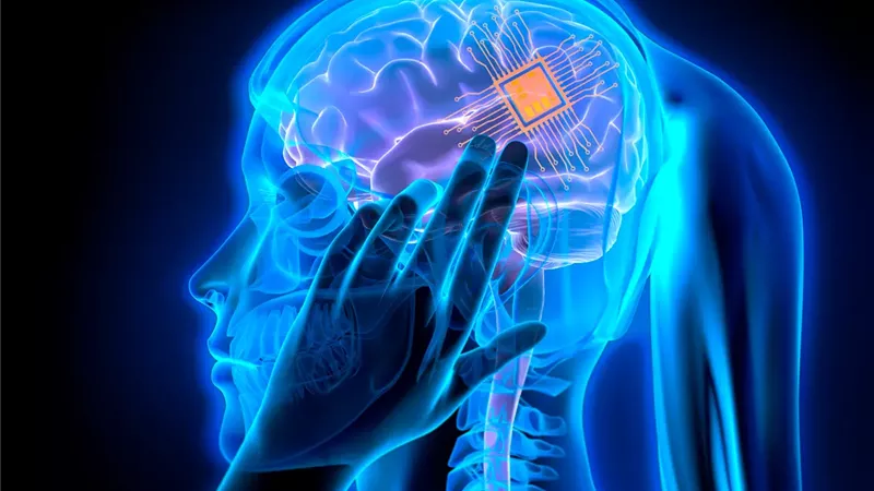 بديل الأجهزة التعويضية.. شريحة دماغية تحول الأفكار إلى حركة