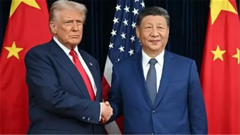 بعد محادثاته مع شي.. ترامب يخفض رسوم الفنتانيل على الصين إلى 10%