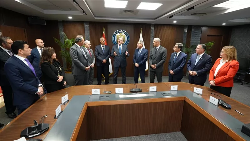 وزير البترول يشهد توقيع عقد تمويل مشروع الإيثانول الحيوي مع تحالف مصرفي  