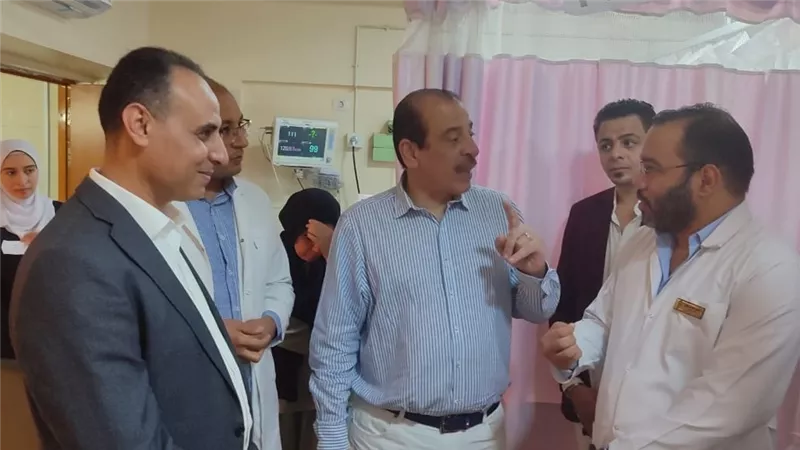 نائب وزيرالصحة يتفقدمستشفى بني سويف التخصصي ويوجه بصرف مكافأة أسبوعين للعاملين