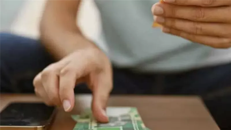 من الادخار إلى الاستثمار.. كيف توظفين الفائض النقدي لصالحك؟