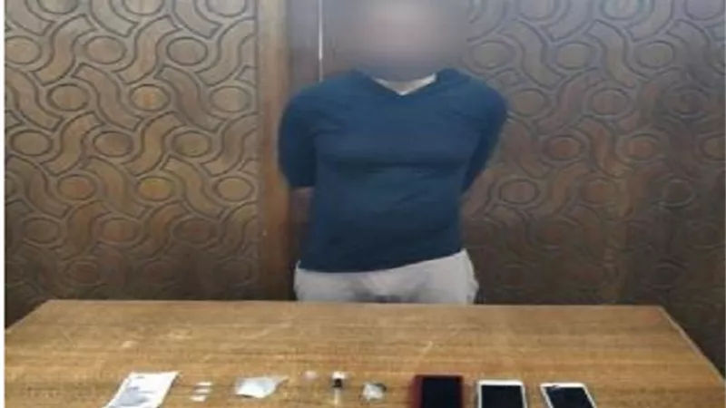 يروج للفجور وبيع المخدرات عبر التطبيقات.. تفاصيل القبض على شخص بالإسكندرية