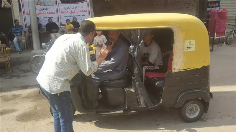 حملة لضبط مركبات التوكتوك بشوارع مدينة منوف بالمنوفية