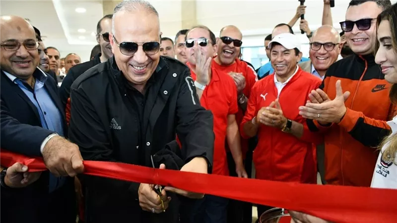 وزير العمل يشارك في افتتاح 