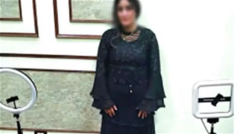 نشرت فيديوهات خادشة.. التحقيق مع صانعة محتوى لاتهامها بالرقص بملابس عارية