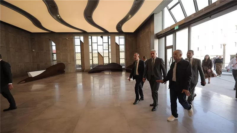 وزير السياحة والآثار يواصل متابعة الاستعدادات النهائية لافتتاح المتحف المصري