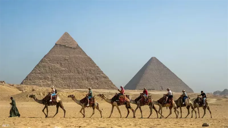 وزير السياحة الآثار: الأهرامات و5 متاحف مصرية تطبق معايير السلامة البيئية