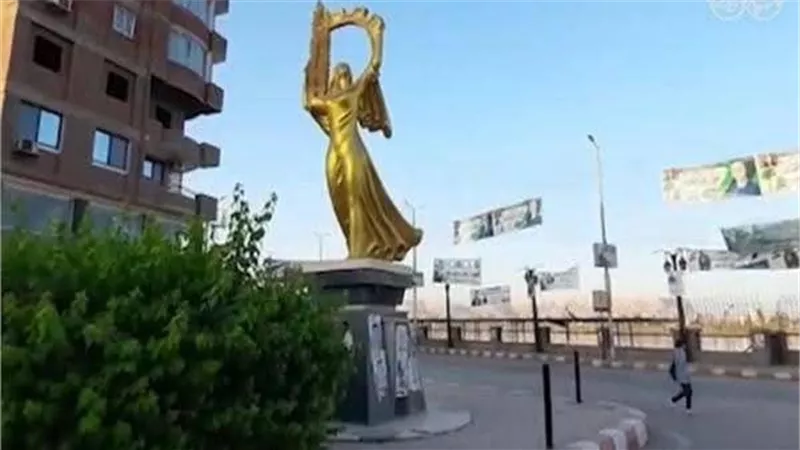 نجع حمادي تستعد لافتتاح المتحف المصري الكبير.. شاشات عرض بميدان العروسة