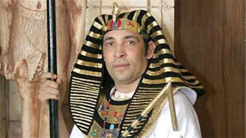 سعد الصغير بملابس فرعونية: 