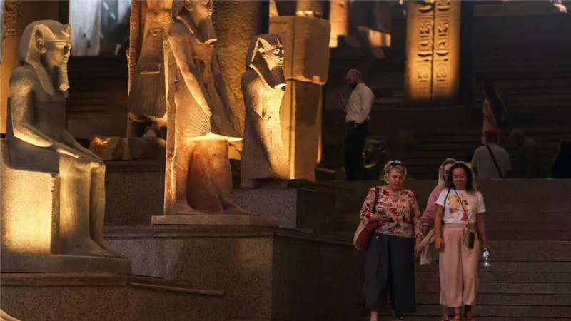 لصور جديدة وجذابة.. تلبسي ايه لو عايزه تروحي المتحف المصري الكبير