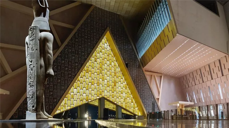 كواليس ميلاد فكرة «الدرج العظيم» بالمتحف المصري الكبير.. المدير السابق للمشروع