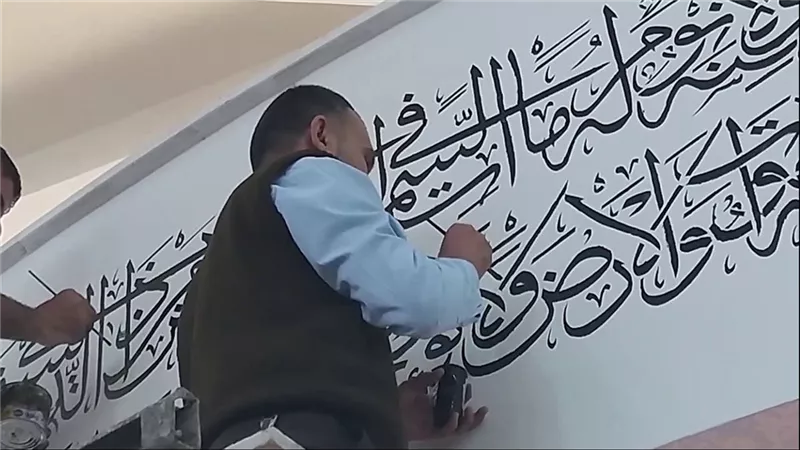 ما حكم وضع إعلان ترويجي على حائط المسجد؟.. الإفتاء توضح