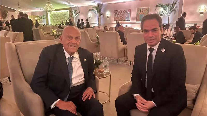 المسلماني يلتقي مجدي يعقوب بالمتحف المصري الكبير ويبحث سرعة إنتاج قصة حياته