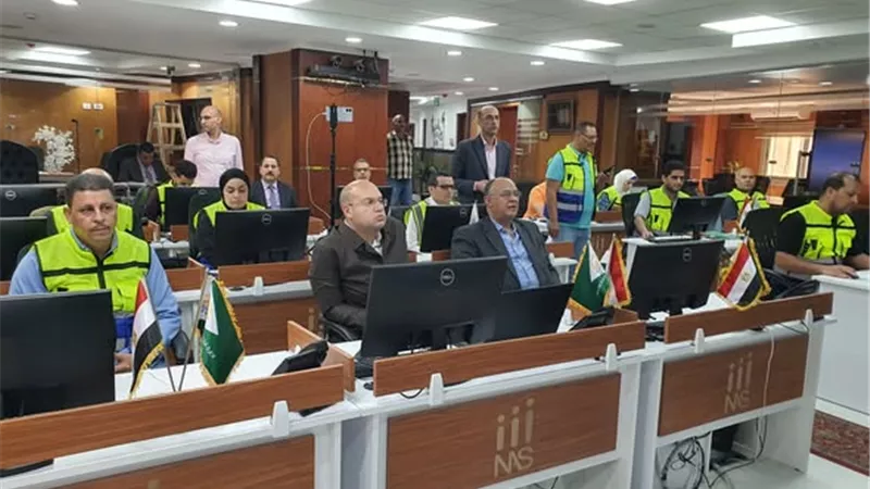 غرفةالعمليات بمحافظة الجيزة تتابع من داخل مركزالسيطرة للطوارئ فعاليات الافتتاح