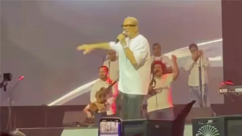 من حفله في دبي .. عمرو دياب يبارك لمصر على افتتاح المتحف المصري الكبير