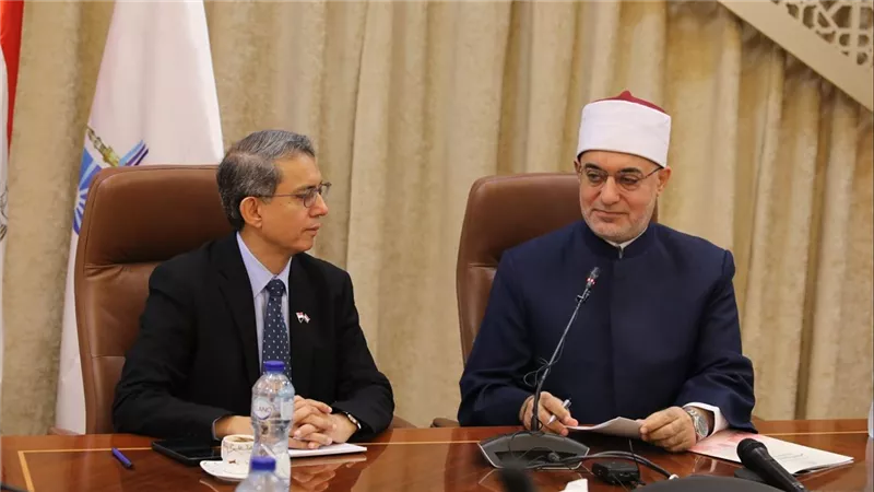 مفتي الجمهورية يستقبل وزير الشئون الإسلامية السنغافوري لبحث سبل تعزيز التعاون
