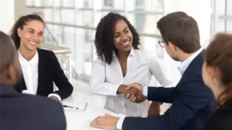 إتيكيت الصور الرسمية للنساء: خطوات بسيطة لتظهري بأفضل نسخة أمام الكاميرا