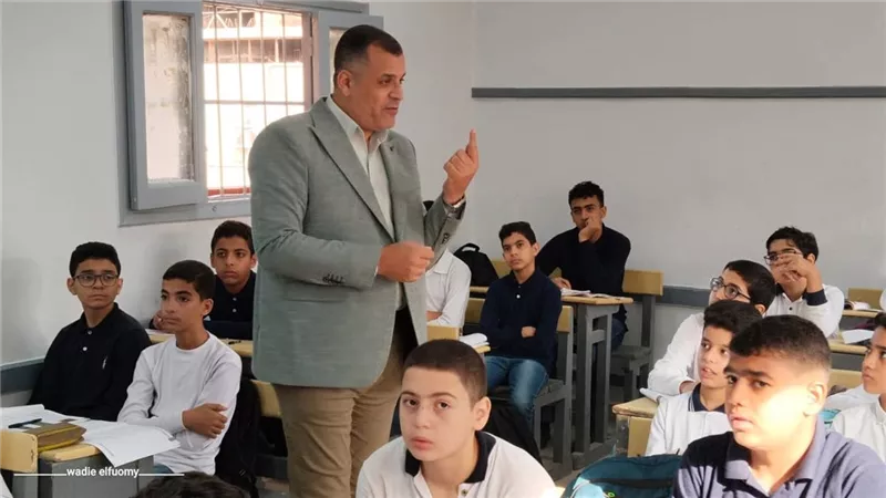 وكيل تعليم دمياط يتفقد مدرسة عبد المنعم رياض الإعدادية ويشدد على الانضباط