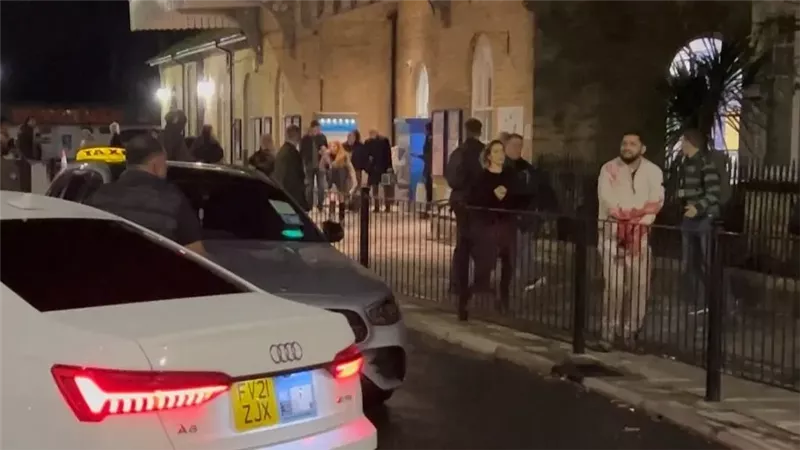القصة الكاملة لحادث هجوم الطعن على قطار كامبريدج في بريطانيا.. إصابة 10 أشخاص