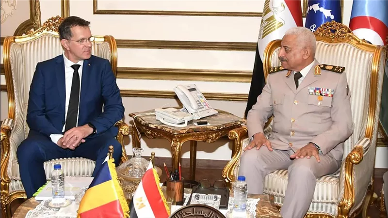وزير الدفاع المصري يلتقى نظيره الروماني لبحث سبل تعزيز العلاقات (فيديو)