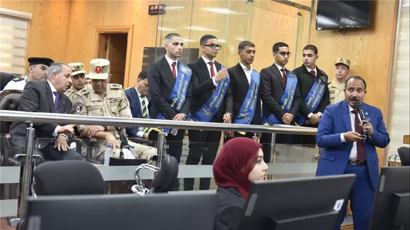 محافظ بورسعيد وقائد الدفاع الشعبي يتابعان التدريب العملي المشترك «صقر 155»
