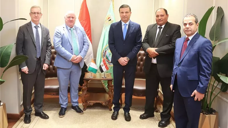 وزير الزراعة يبحث مع نظيره الأيرلندي تعزيز التعاون المشترك