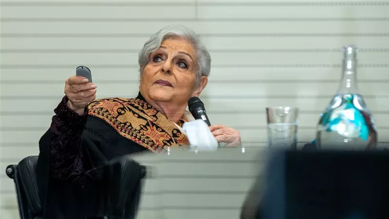 بيتها متحف وبتعرض كل الأزياء المصرية.. شهيرة محرز حارسة التراث المصري